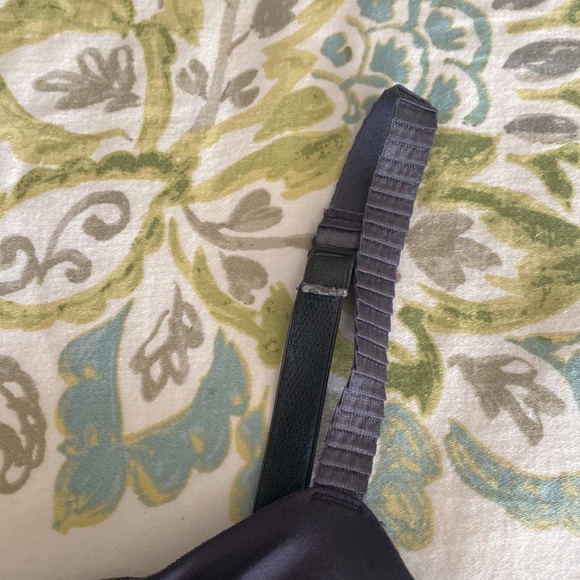 Lululemon tank top size 6 or 8 - Picture 4 of 9